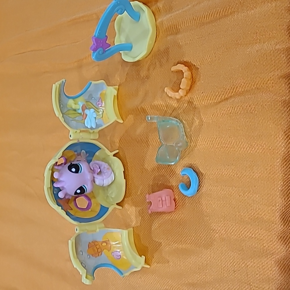 LITTLEST PET SHOP